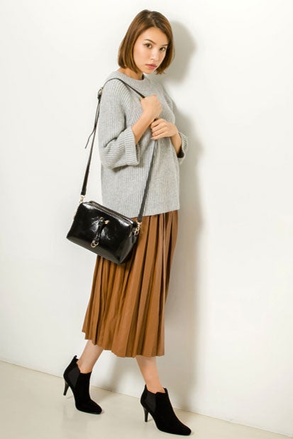 フェイクレザープリーツスカート「Re:EDIT by GALSTAR」2,998円（税込）／画像提供：Re:EDIT by GALSTAR