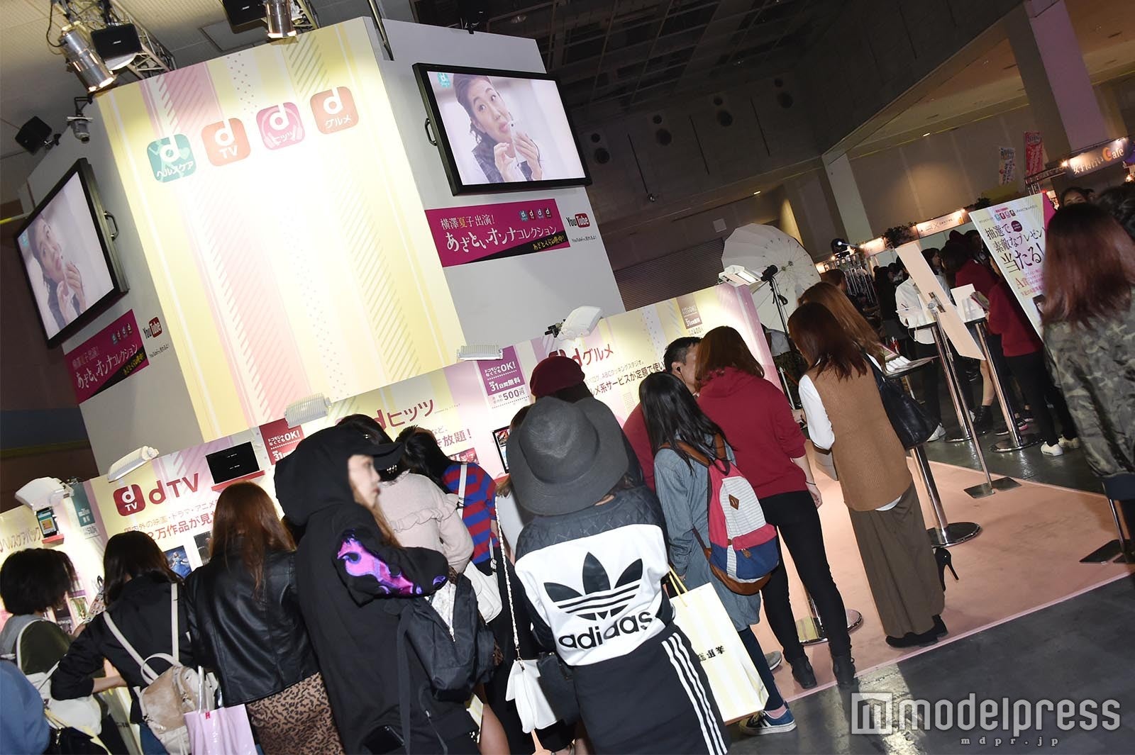 横澤夏子があざといオンナを演じたおもしろムービーも （C）モデルプレス