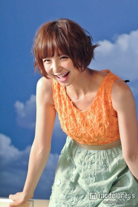 篠田麻里子／新CM「手のひら年賀状」編