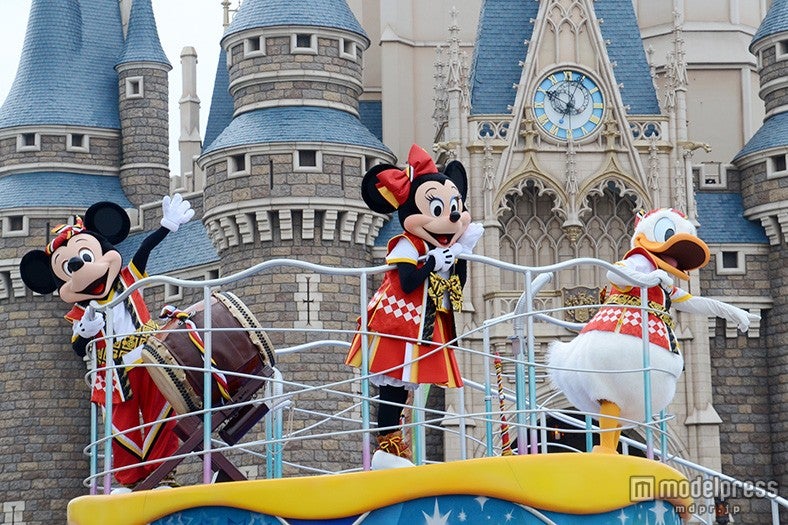 「おんどこどん！」ミッキー、ミニー、ドナルド