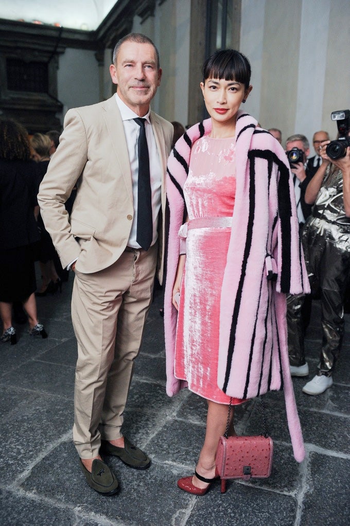 （左から）トーマス・マイヤー氏、長谷川京子（画像提供：所属事務所）