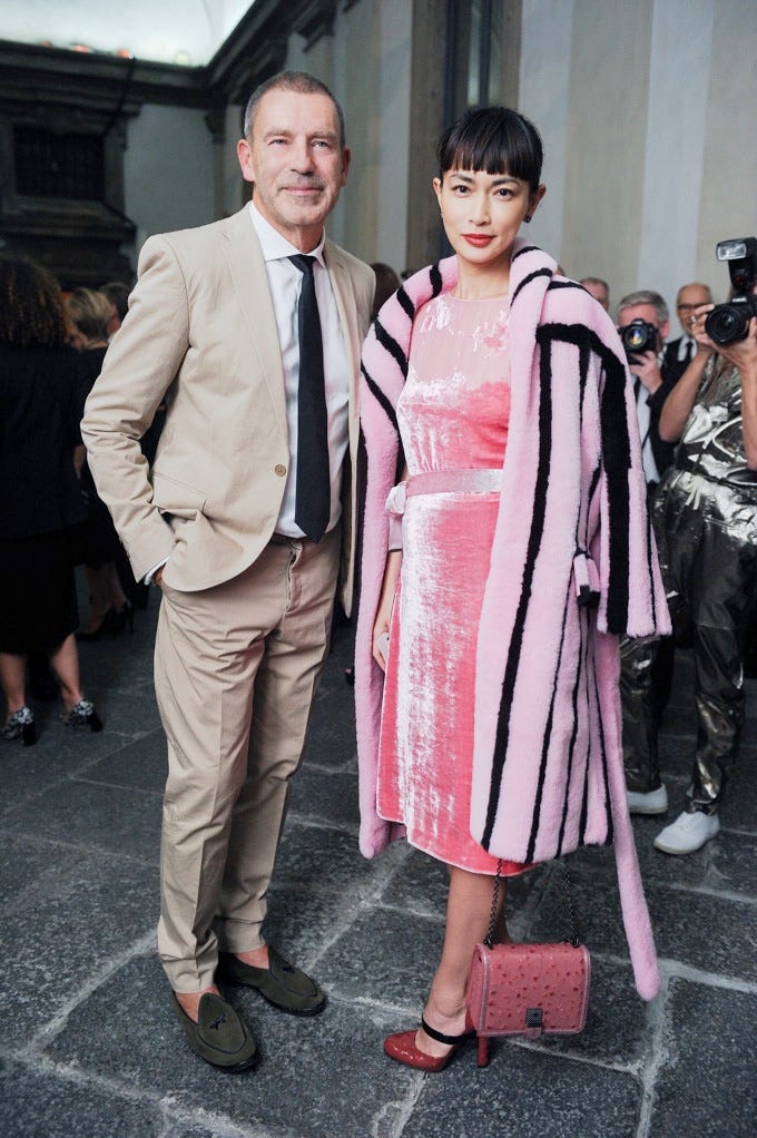 (左から)トーマス・マイヤー氏、長谷川京子(画像提供:所属事務所)