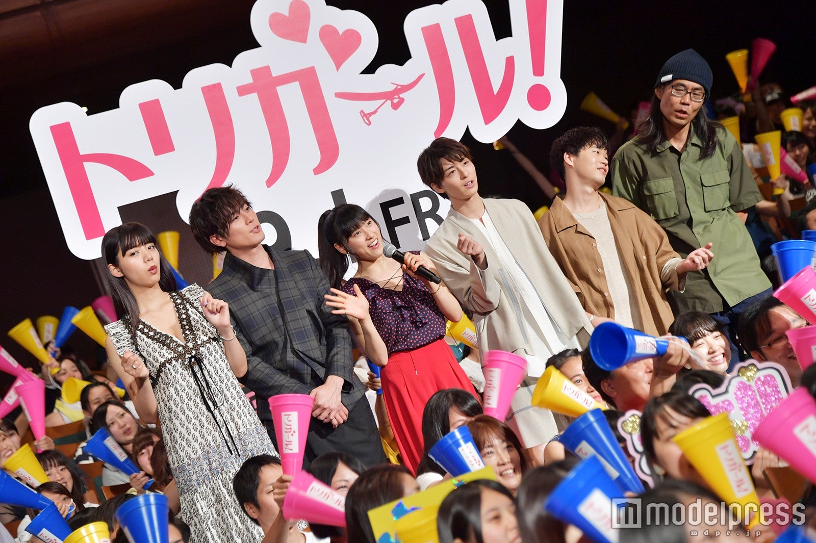 （左から）池田エライザ、間宮祥太朗、土屋太鳳、高杉真宙、矢本悠馬、英勉監督 （C）モデルプレス