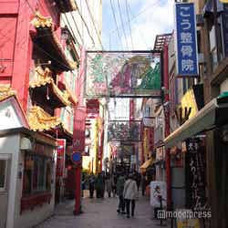 中華料理店や土産物屋が連なる長崎新地中華街(C)モデルプレス