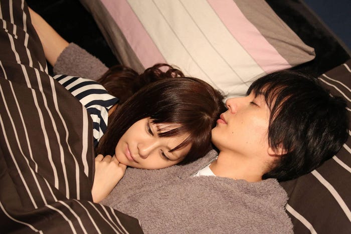 西内まりや、山村隆太/『突然ですが、明日(あした)結婚します』第6話より(画像提供:フジテレビ)