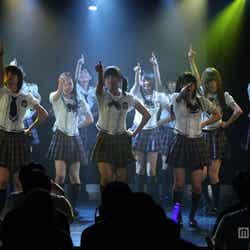 「制服の芽」(C)AKS