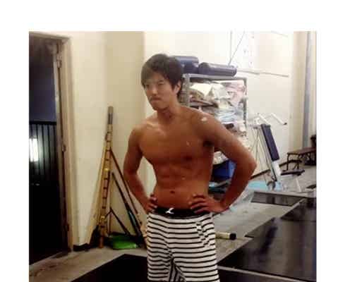「テラハ」水球日本代表・保田賢也、鍛えあげられた肉体美を披露