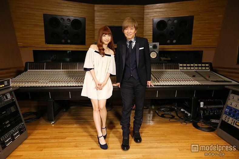 （左から）神田沙也加、小室哲哉