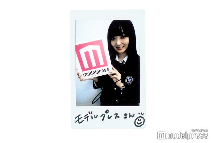 日比野芽奈、サイン入りチェキプレゼント(C)モデルプレス