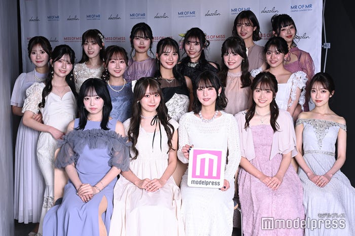 (3列目左から)和田明果さん、久木田帆乃夏さん、南野里奈さん、鈴鹿彩貴さん、渡辺華音さん、今津満理菜さん(2列目左から)冨永怜さん、川上理子さん、浅沼叶羽さん、森田莉緒さん、野口結夢さん(1列目左から)高橋遥花さん、野口かんなさん、佐賀涼花さん、田中稀乃香さん、大平ひかるさん(C)モデルプレス