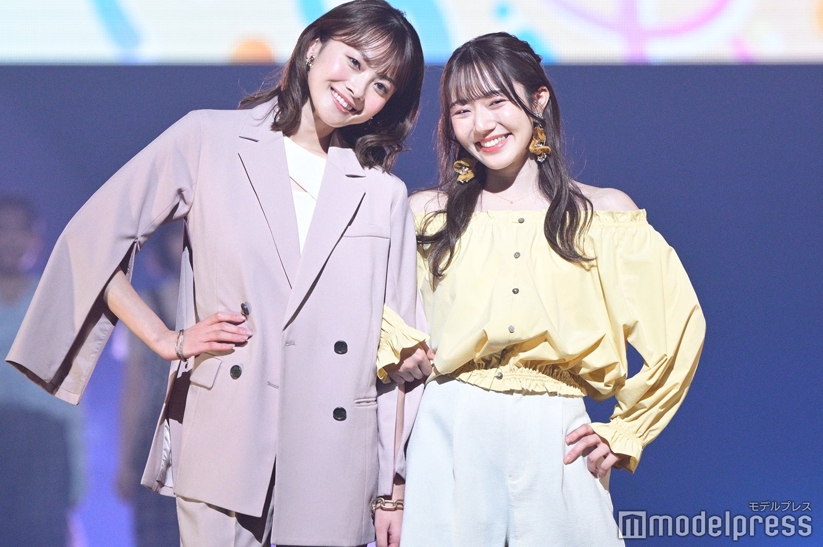 中塚美緒OHKアナウンサー、佐藤樹理OHKアナウンサー（C）モデルプレス