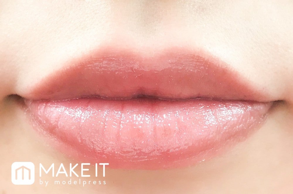 プランプピンク／メルティー リップセラム／102 ジェニックベージュ 使用 (C)メイクイット