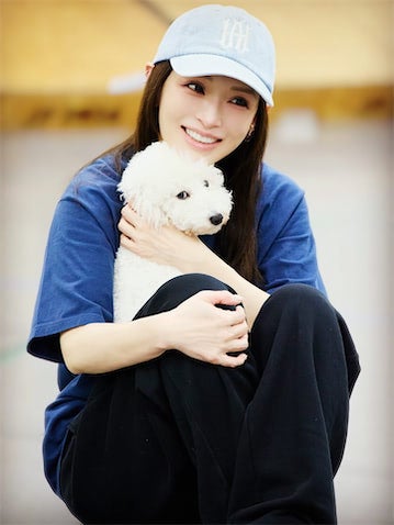 愛犬・ミルクも応援！ 浜崎あゆみ、ツアーを目前に控えリハショット公開「日本全国の旅が始まります」