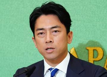 「ビジュアルで負けてない」「負けないくらいのイケメンすぎる」小泉防衛相 トップ俳優と初対面2S公開で反響「似てますね」
