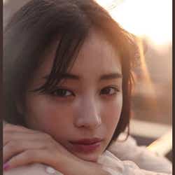 モデルプレス - 広瀬すず、夕日に照らされた神秘的ショットが美しい「透明感すごい」「女神」と絶賛の声相次ぐ