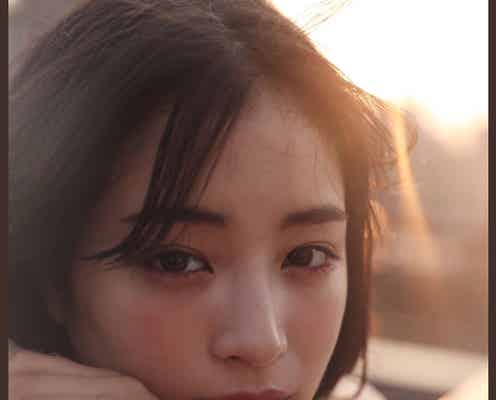 広瀬すず、夕日に照らされた神秘的ショットが美しい「透明感すごい」「女神」と絶賛の声相次ぐ