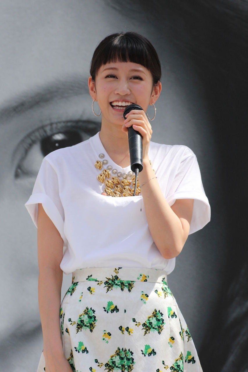 前田敦子「恋したい」 自身初のフリーライブにファン熱狂