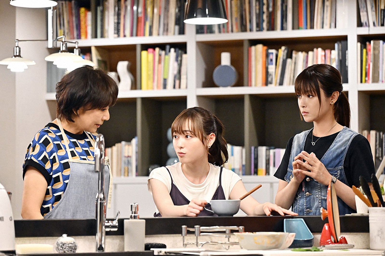 片平なぎさ、福原遥、深田恭子「１８／４０～ふたりなら夢も恋も～」第5話より（C）TBS