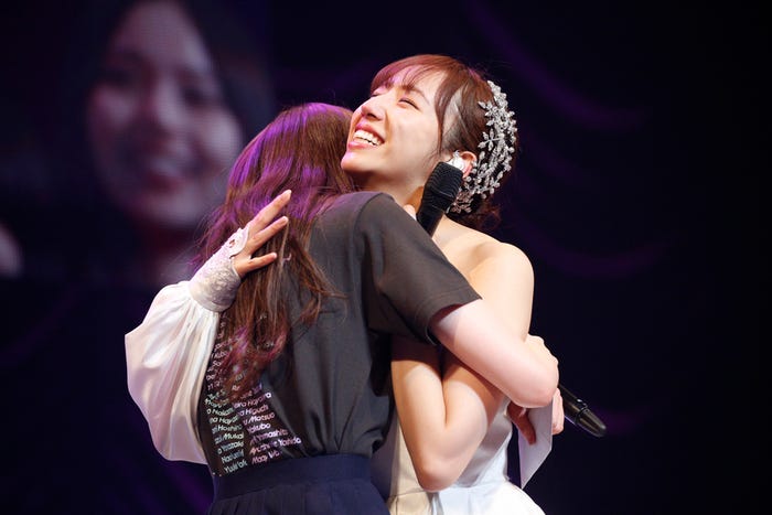 乃木坂46/「新内眞衣卒業セレモニー」より(C)乃木坂46LLC