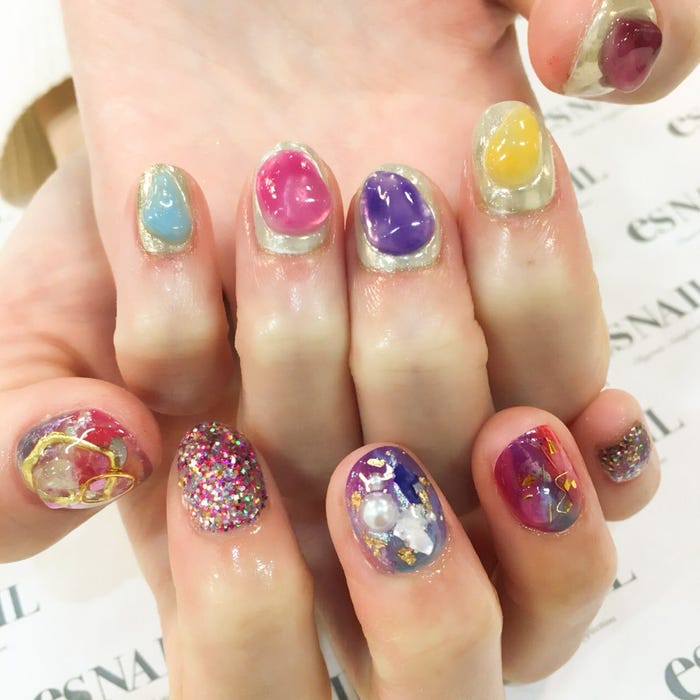 キラキラ華やかに/画像提供:esNAIL