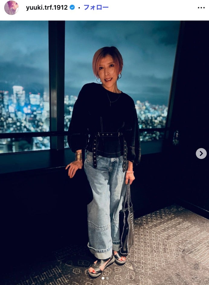 TRF・YU-KI、ミニ丈×ロングブーツで美脚スラリ「スタイル維持がすごい」「ずっと憧れ」の声