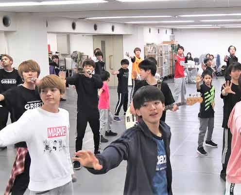 関西ジャニーズJr.、稽古場を公開 関ジャニ∞大倉忠義&横山裕もサポート