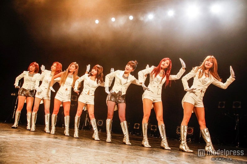T-ARA、美脚あらわに“ロボットダンス”披露