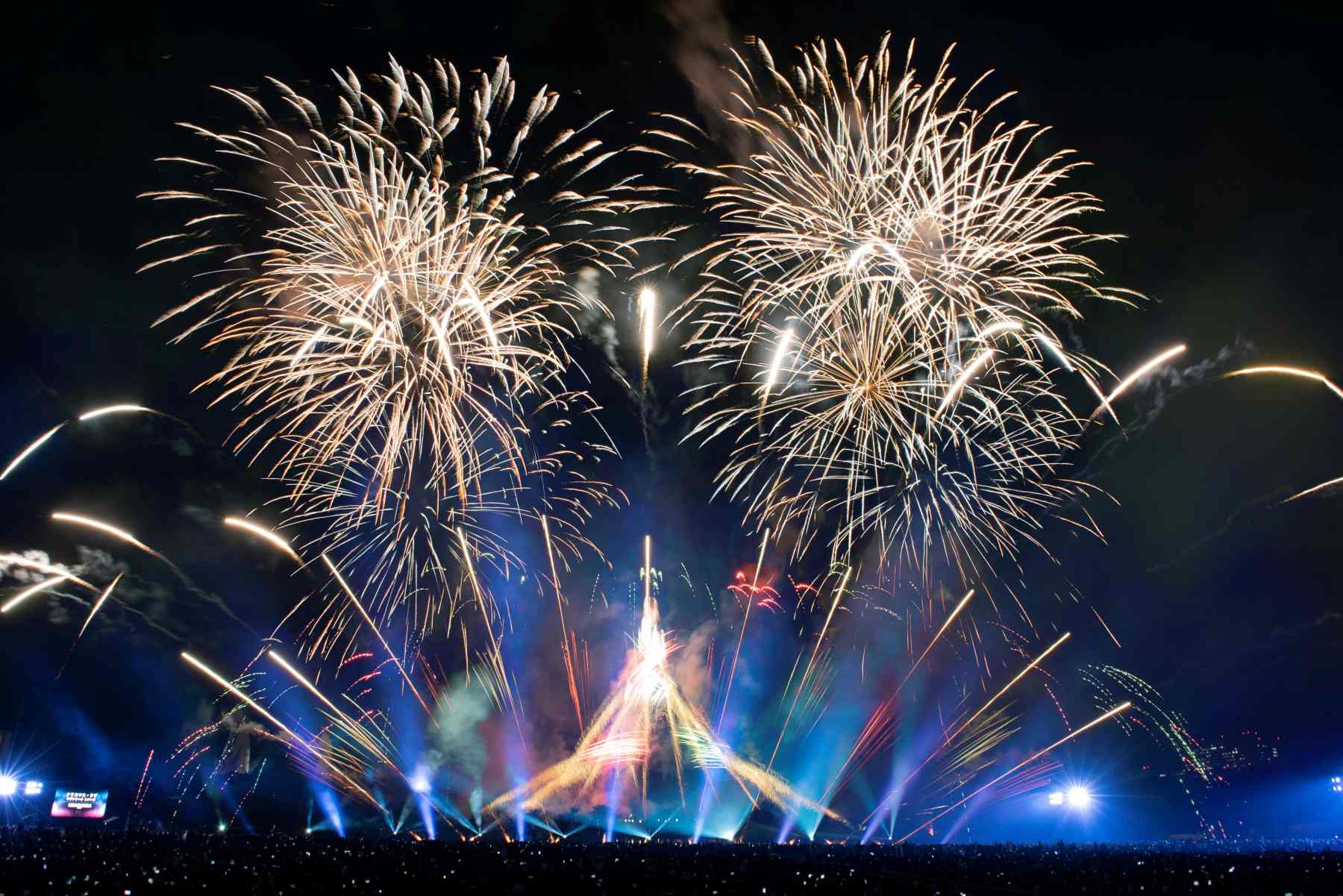 【万博記念公園】大迫力！約1.5万発の花火×最新ドローンアートが夜空を彩る「第5回 万博夜空がアートになる日 2026」開催！