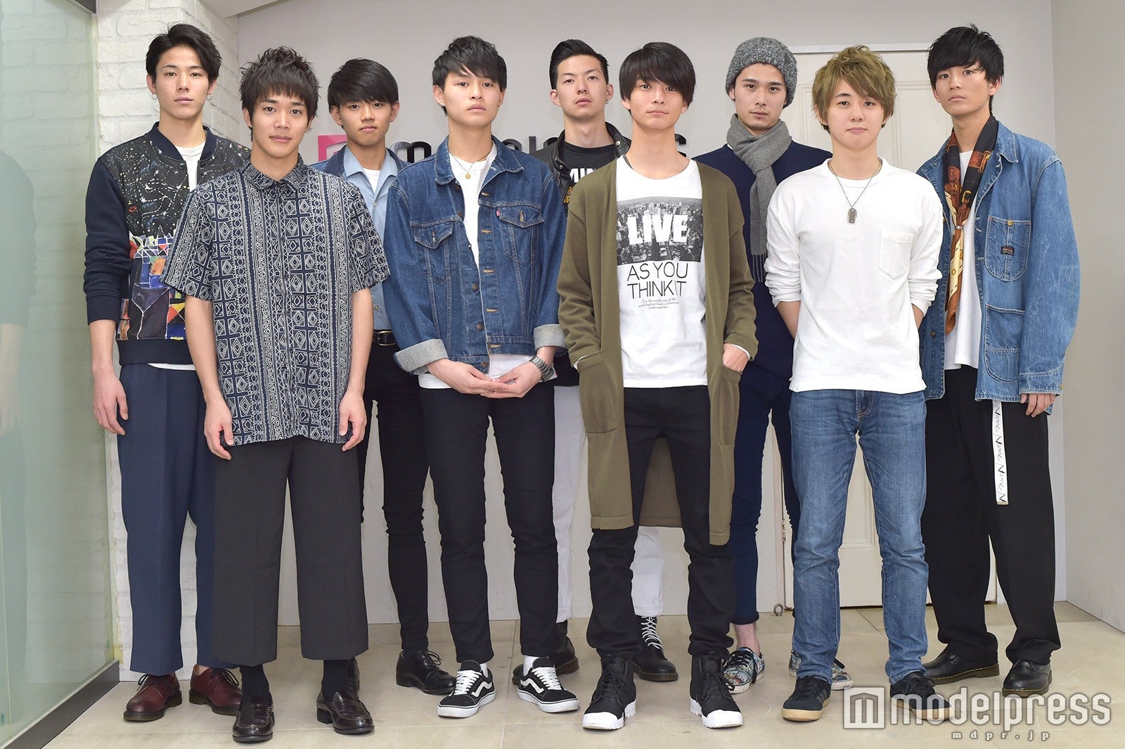 （前列左から）山田輝、兵頭功海、泉野瑛暉、會田海心（後列左から）鈴木達也、西田稜海、木村海生、堤敬、林勇輝 （C）モデルプレス