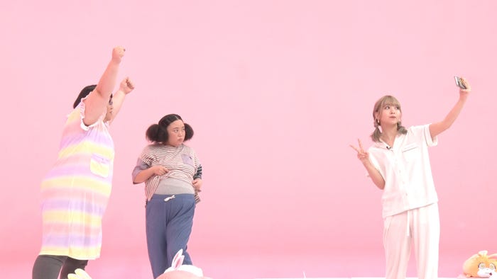 安藤なつ、江上敬子、藤田ニコル(提供写真)