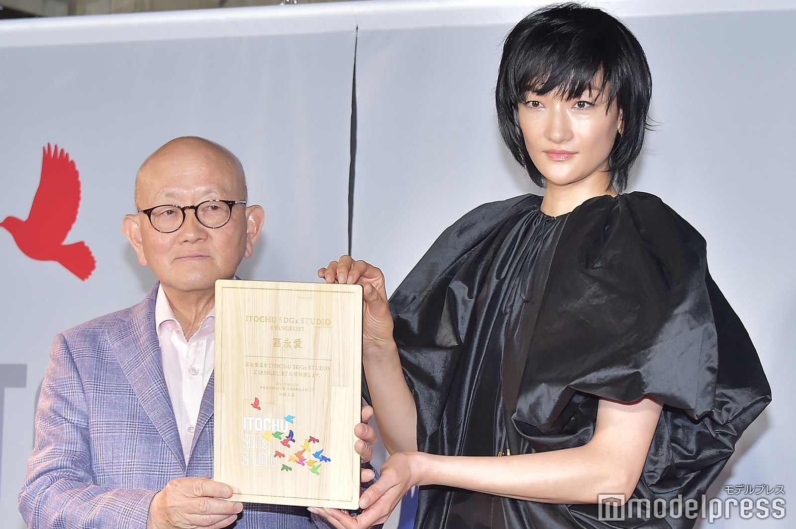 岡藤正広、冨永愛 （C）モデルプレス