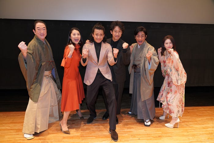 (左から)坂東彌十郎、小池栄子、小栗旬、大泉洋、片岡愛之助、宮澤エマ(C)NHK