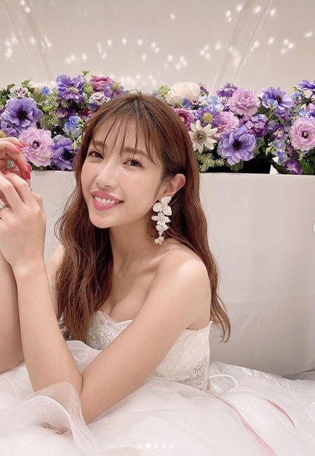くみっきー、谷間チラ見せウェディングドレス姿に「見惚れちゃう」と絶賛の声