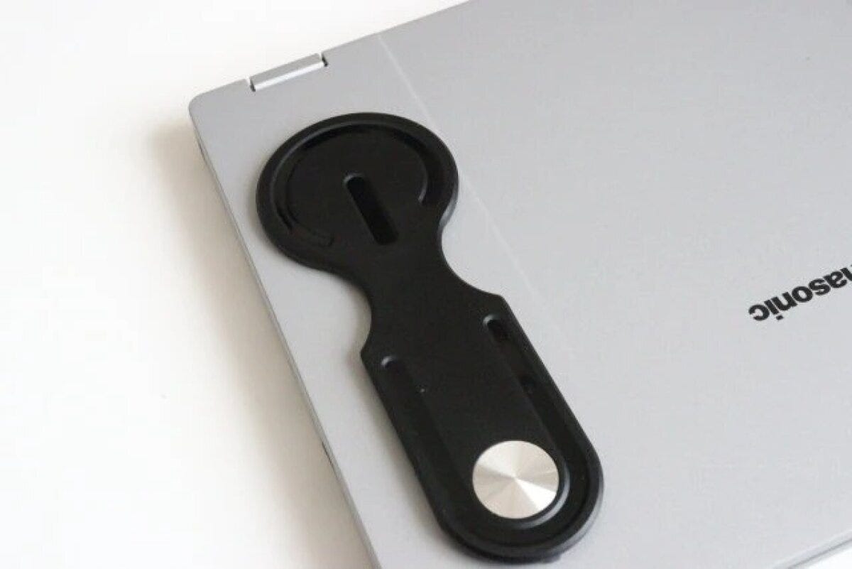ダイソー　マグネット式ノートパソコン用スマートフォンホルダー　取り付け方
