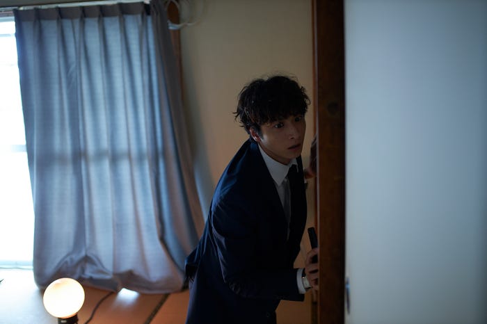 小関裕太「癒やしのお隣さんには秘密がある」第7話より(C)日本テレビ