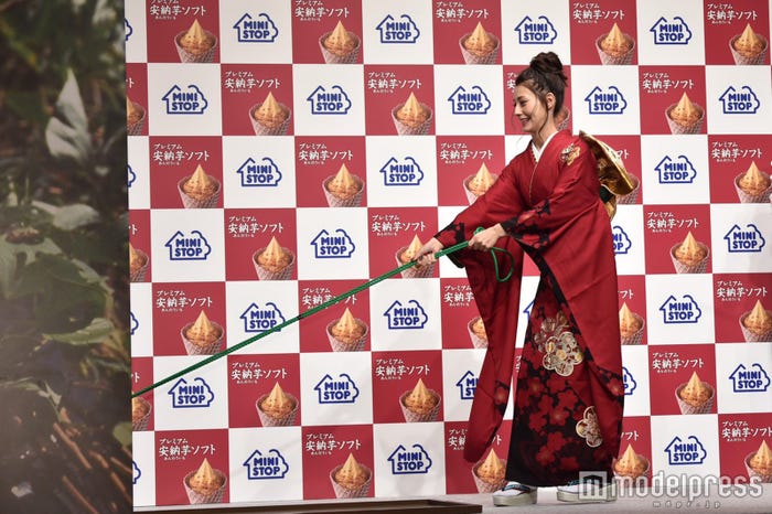 畑から収穫中…(C)モデルプレス