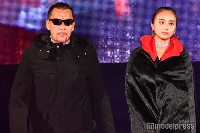 蝶野正洋、石田ニコル (C)モデルプレス