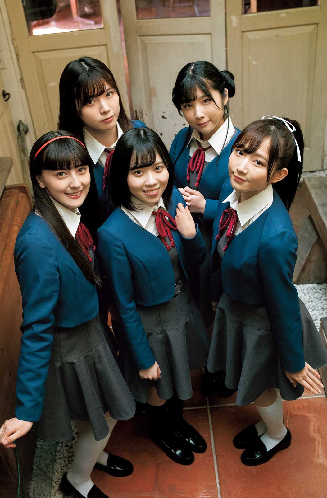 （前列左から）ペイトン尚未、伊達さゆり、青山なぎさ（後列左から）Liyuu、岬なこ／Liella！（C）細居幸次郎／集英社