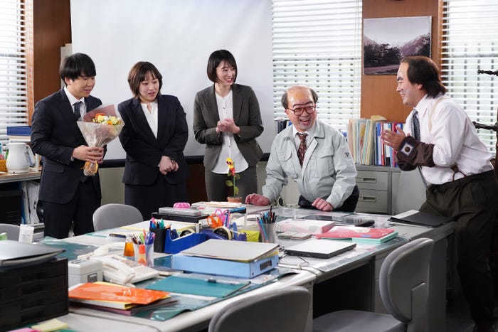 (左から)秋山寛貴、丸山礼、高月彩良、松尾駿、岡部大(C)フジテレビ