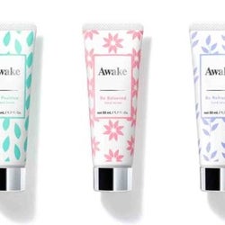 「Awake」のNEWハンド用美容液で荒れがちな手肌をケア!