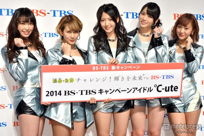 ℃-ute(左から:中島早貴、岡井千聖、鈴木愛理、矢島舞美、萩原舞)