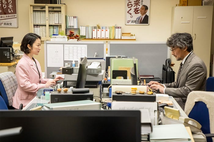 黒木華、山口馬木也「銀河の一票」第1話(C)カンテレ・フジテレビ