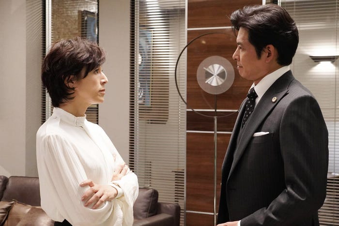 鈴木保奈美、織田裕二(C)フジテレビ