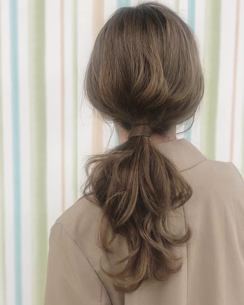 大人女性のポニーテールスタイル15選 後ろ姿までおしゃれに魅せよう モデルプレス 大人女性のポニーテールスタイル15選 後ろ姿までおしゃれに魅せよう モデルプレス