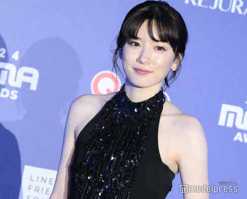 永野芽郁「MAMA」レッドカーペットにサプライズ登場 美背中際立つブラックドレス姿【2024 MAMA AWARDS DAY2】