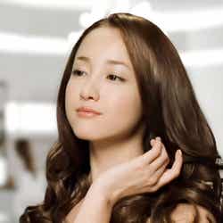 沢尻エリカ/新CM「スタイリング誕生」篇