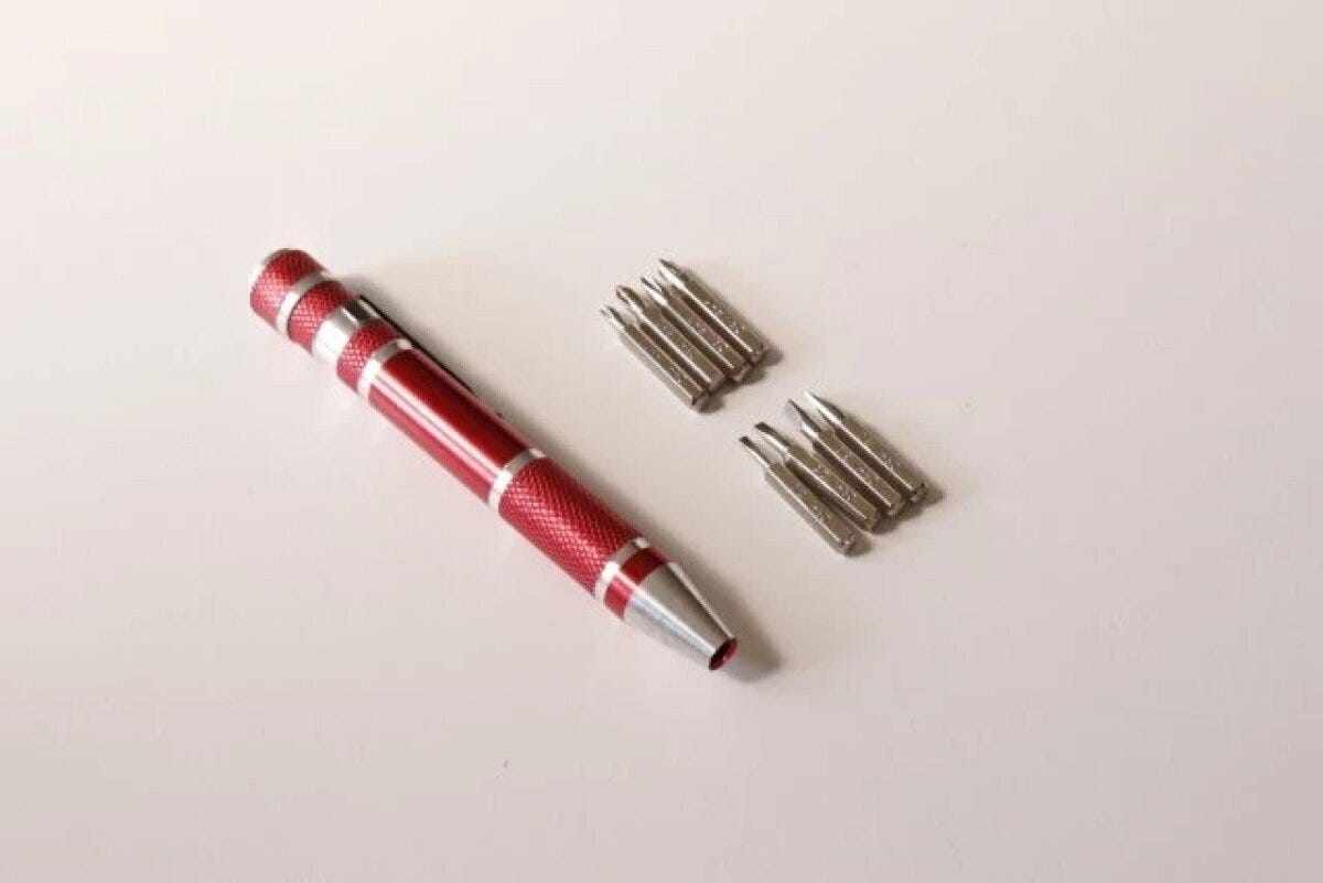 ダイソーのペン型精密ドライバー（8本セット）本体とビット