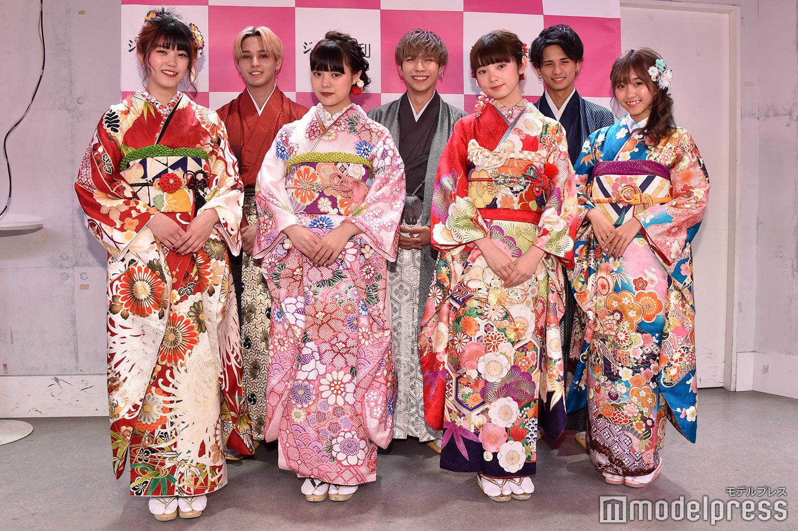 ＜前列左より＞よしかわなみ、木村なつみ、橋下美好、れいたぴ＜後列左より＞バトシン、羽鳥駿太、北出大治郎 （C）モデルプレス