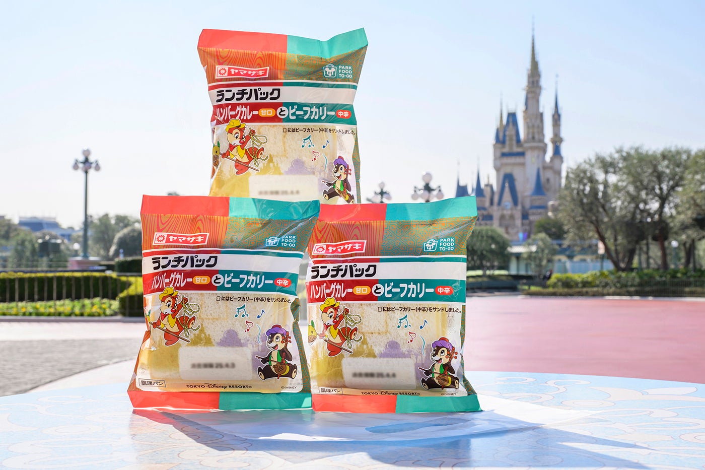 東京ディズニーリゾート、“パークのカレー”イメージのランチパックが初登場 甘口＆中辛がセットに