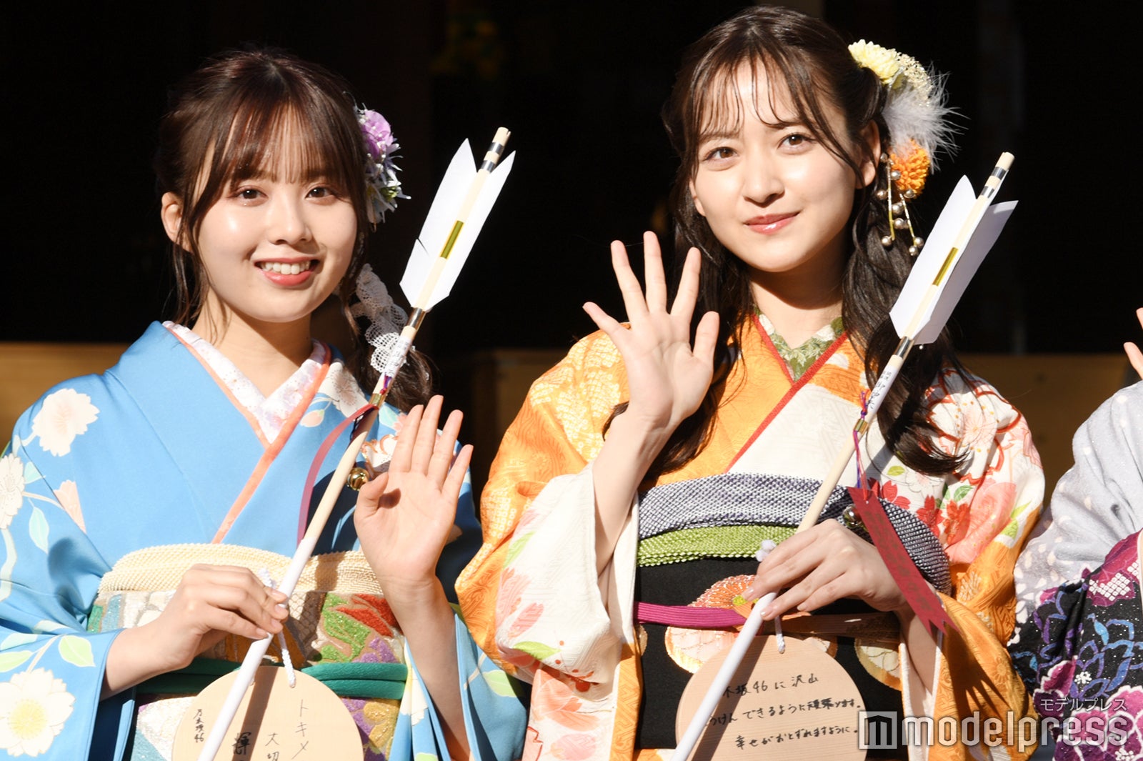 佐藤璃果、金川紗耶 （C）モデルプレス